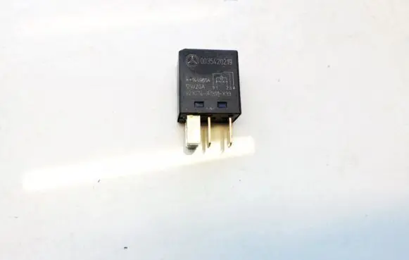 Volkswagen Crafter Other relay 0035420219 v23074-a1301-x33