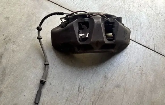Audi Q7 4M Front brake caliper 4M0615105