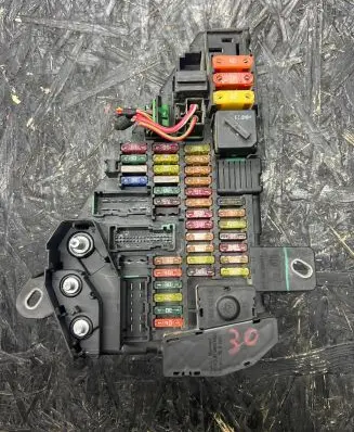 BMW 5 E60 E61 Fuse box set 6906588