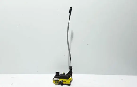 Volvo XC70 Front door lock 30663043