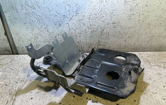 Nissan Juke I F15 Battery tray 
