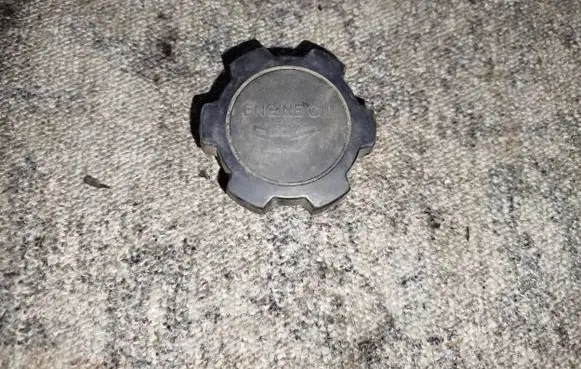 Toyota Corolla E110 Oil filler cap 