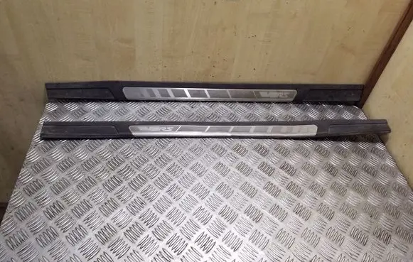 Skoda Octavia Mk2 (1Z) Front sill trim cover