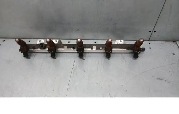 Volvo S60 Fuel injector supply line/pipe 9186340