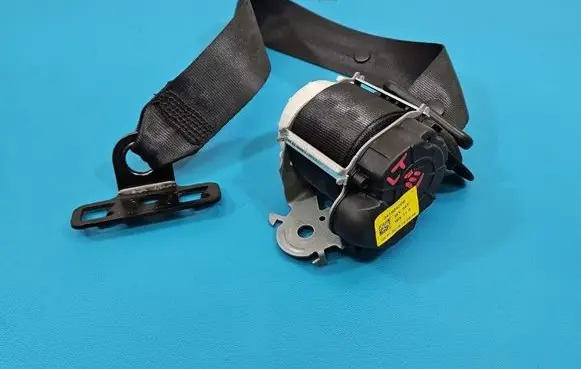 Peugeot 5008 II Rear seatbelt 98093486XX IMPRK1598979