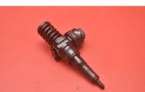 Volkswagen PASSAT B5 Fuel injector 038130073F