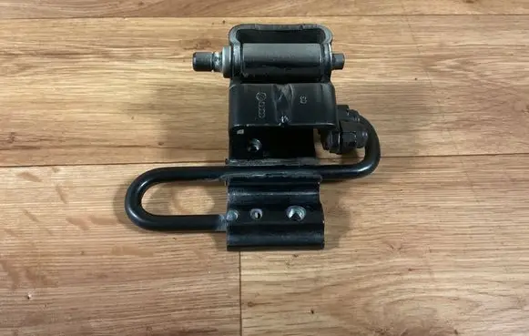 Audi A4 S4 B7 8E 8H Rear door lower hinge 8E0833411