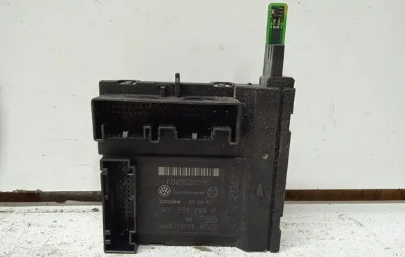 Volkswagen PASSAT B6 Door control unit/module F005S00295 1K0959792M