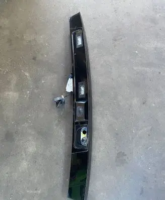 Land Rover Discovery 5 Tailgate/trunk spoiler HY32-40406-B
