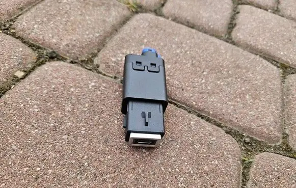 Citroen Berlingo USB socket connector 9848394780- 9852057080