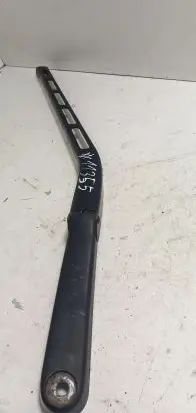 Front wiper blade arm