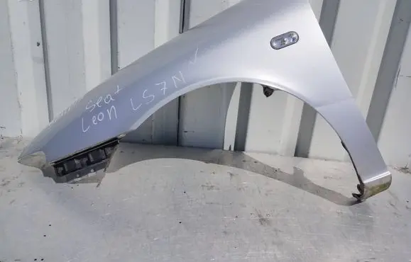 Seat Leon (1M) Fender 51D7