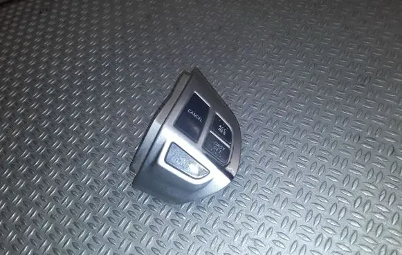 Mitsubishi Outlander Steering wheel buttons/switches 75B473