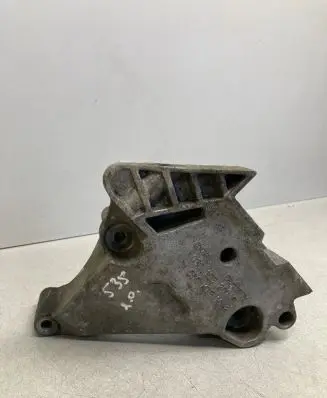 Volkswagen PASSAT B6 Engine mounting bracket 03G199207G