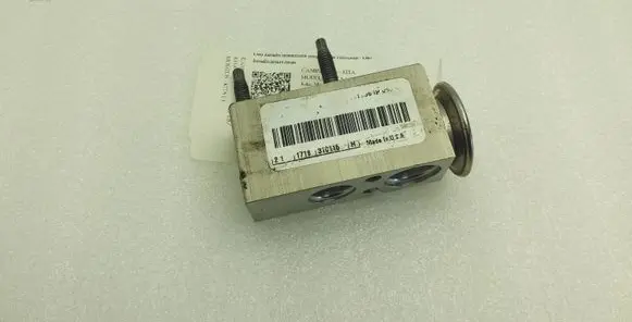 Mercedes-Benz ML W166 Air conditioning (A/C) expansion valve T1012571QC 330508T
