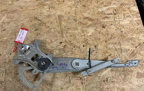 Subaru Legacy Front window lifting mechanism without motor 