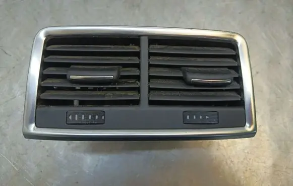 Audi Q7 4L Rear air vent grill 4L0819203K