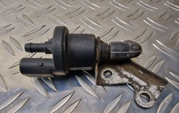 Mercedes-Benz A W168 Vacuum valve A0004764532