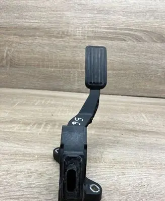 Toyota Yaris Accelerator throttle pedal 781100D011 02150698788