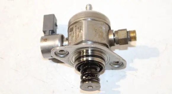Audi A4 S4 B8 8K Fuel injection high pressure pump 06H127025K