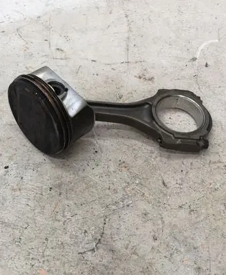 Ford Mustang VI Piston with connecting rod