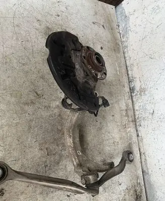 Audi A4 S4 B7 8E 8H Front wheel hub