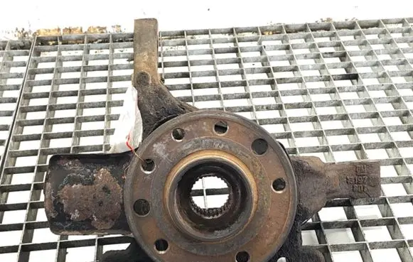 Opel Zafira B Front wheel hub spindle knuckle