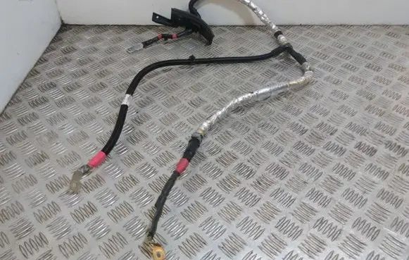 BMW 4 F32 F33 Positive cable (battery) 8584698