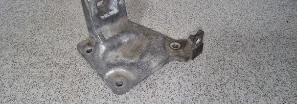 BMW 5 E39 Engine mounting bracket 6751226