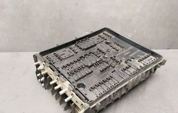 Volkswagen Caddy Fuse module 1K0937124H