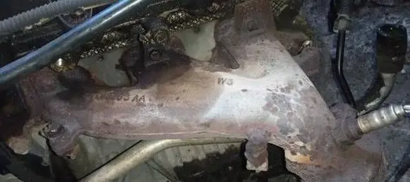 Chrysler 300 - 300C Exhaust manifold 04792763AA