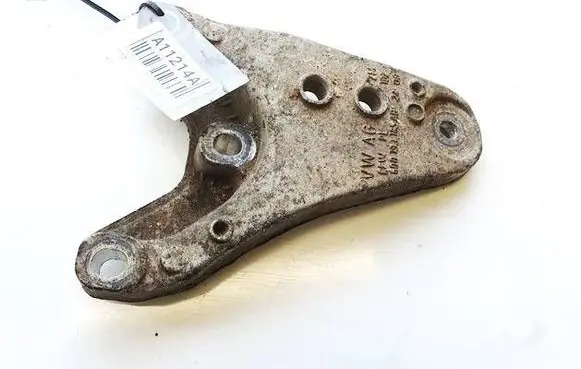 Skoda Fabia Mk2 (5J) Engine mounting bracket 6Q0199185AB