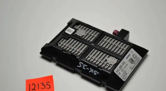 Skoda Octavia Mk3 (5E) Wireless charging module 3V0035502 18000111