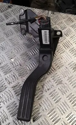 Ford Mondeo Mk III Accelerator throttle pedal 1s719f836bb