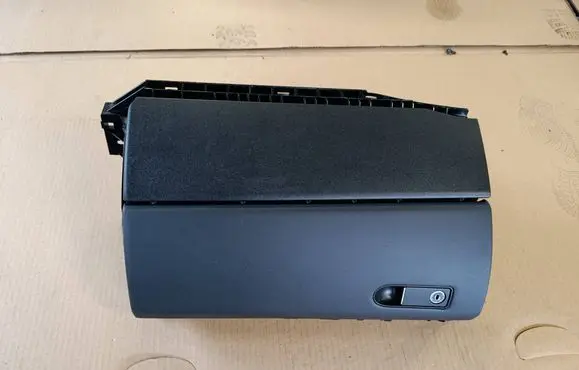 Mercedes-Benz CLS C218 X218 Glove box A2186800091