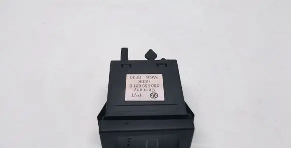 Volkswagen PASSAT B5.5 Windscreen/window heater switch 3B0959621C