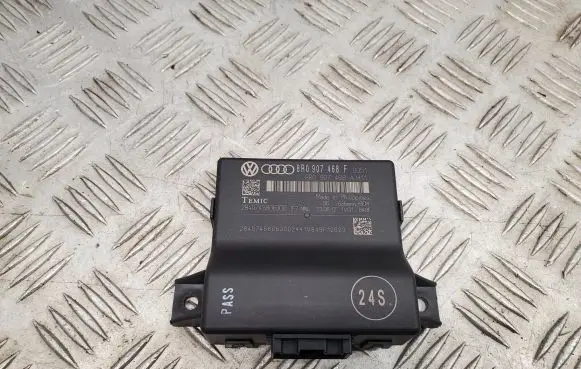 Audi A4 S4 B8 8K Gateway control module 8R0907468F