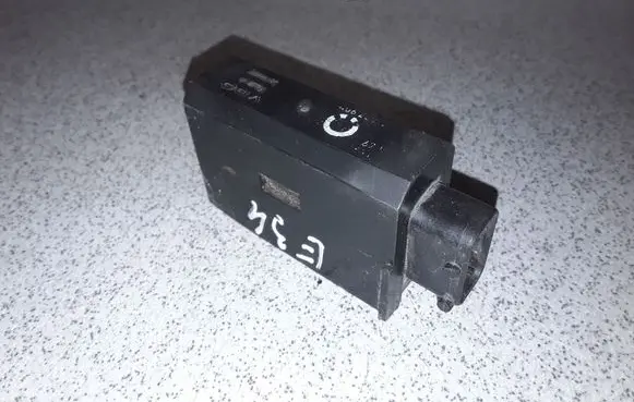 BMW 5 E34 Door central lock control unit/module 67118353812 8353812