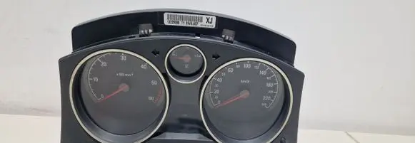Opel Zafira B Speedometer (instrument cluster) 13225988