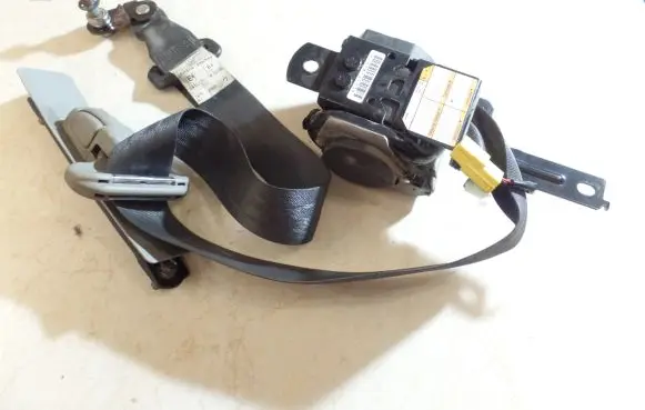 Honda FR-V Front seatbelt 6090763