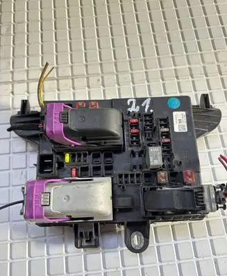Opel Insignia A Fuse module 13277318 08361008209