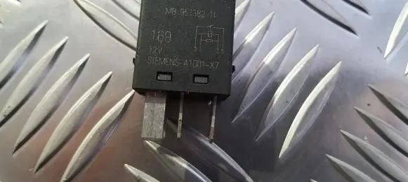 Volvo S40, V40 Other relay MB9533821L MB953382
