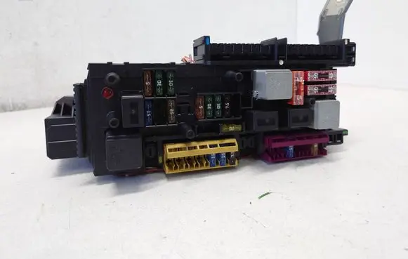 Mercedes-Benz C W204 SAM control unit A2049005601 2049005601