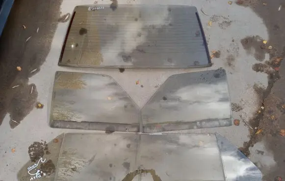 BMW 5 E28 Front windscreen/windshield window AS2