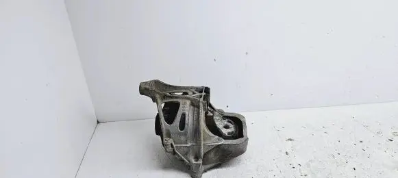 Audi Q7 4M Engine mount bracket 782215147917 782215150182