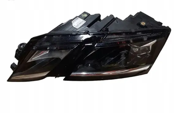 Skoda Octavia Mk4 Headlight/headlamp 5E1941015D