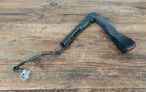 BMW 3 E92 E93 Front seatbelt buckle 9119541