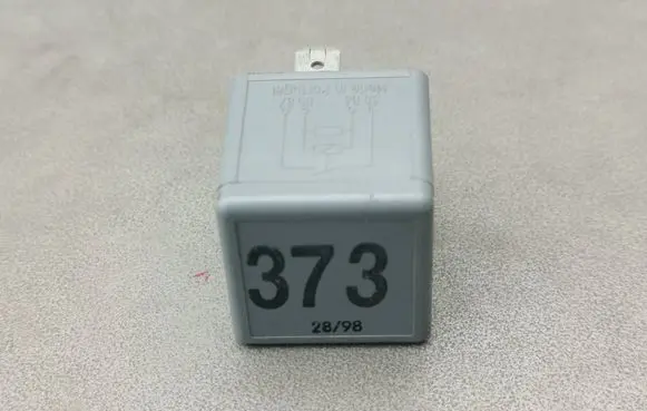Volkswagen Golf IV Other relay 8D0951253A V23134B52X301