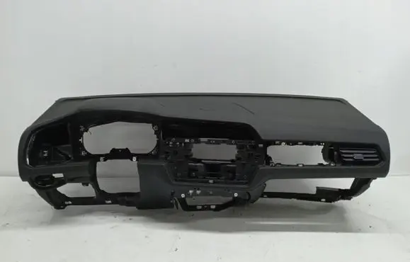 Volkswagen Transporter - Caravelle T1 Radio/GPS head unit trim HATQB5GJ