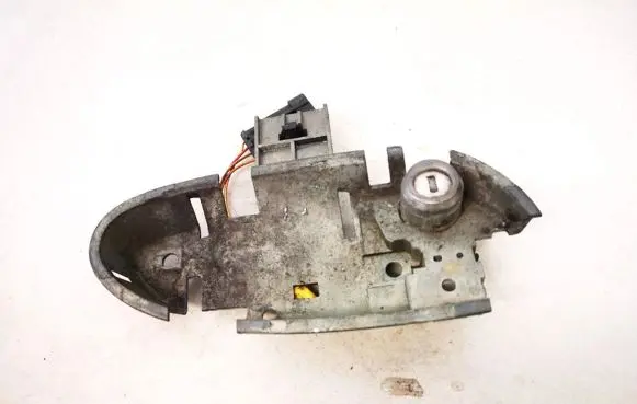 Opel Astra F Front door lock (next to the handle) gm105